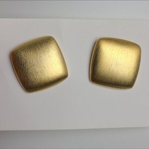 Vintage Casual corner earrings gold tone stud big size earrings NWOT